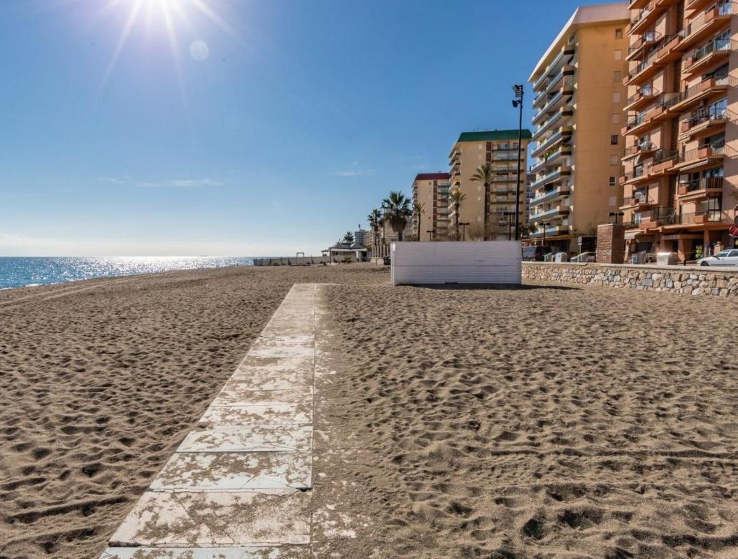 Fuengirola. Bonito Apartamento En Paseo Maritimo. Espectaculares Vistas Al Mar. Primera Linea Exterior photo