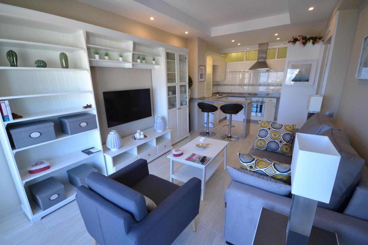 Fuengirola. Bonito Apartamento En Paseo Maritimo. Espectaculares Vistas Al Mar. Primera Linea Exterior photo
