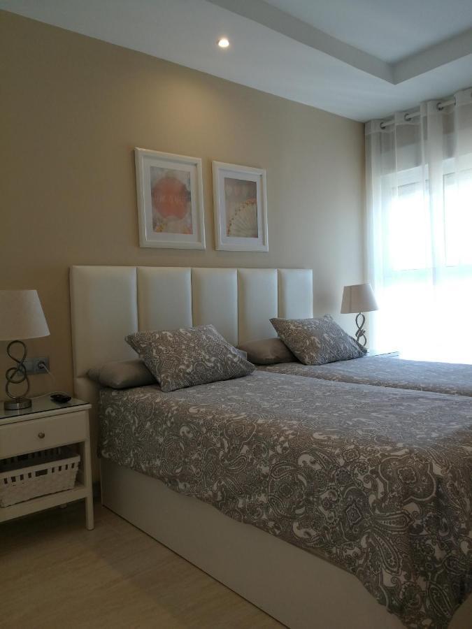 Fuengirola. Bonito Apartamento En Paseo Maritimo. Espectaculares Vistas Al Mar. Primera Linea Exterior photo