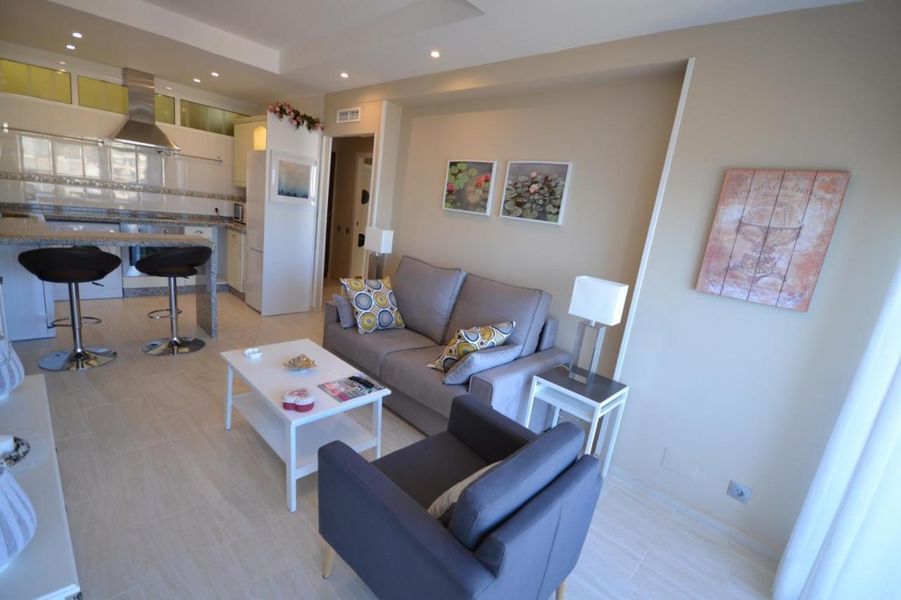Fuengirola. Bonito Apartamento En Paseo Maritimo. Espectaculares Vistas Al Mar. Primera Linea Exterior photo